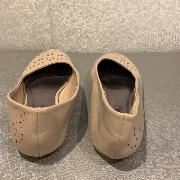 Girl’s flat shoes, size 4.5 - Picture 3 of 3